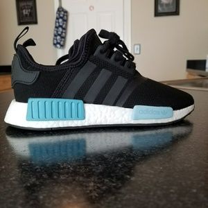 Womens size 7 icy blue Adidas NMD R1
